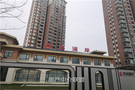 康诗丹郡步梯2楼132.8平85万3室2厅2卫有证可按揭